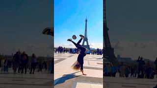 Magic tricks in Paris ⚽️⚽️ 🇫🇷 paris handstand passion [upl. by Sheree707]