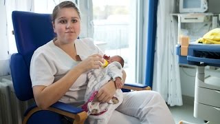 Ausbildung Gesundheits und Kinderkrankenpflege – Unterwegs mit Lea [upl. by Ithaman]