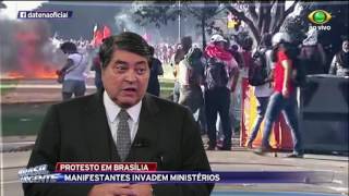 Manifestantes invadem Ministérios em Brasília [upl. by Bayard]