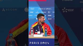 Novak usred konferencije zapevao srpski hit a onda je shvatio da je mikrofon upaljen olympics 🥇🥰 [upl. by Ained]