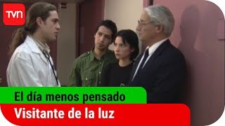 El visitante de la luz  El día menos pensado  T2E10 [upl. by Kcira]