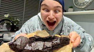 MAKING BROWNIES LIVE EHEH👹  LaigaLuvsCats is live [upl. by Hallock]