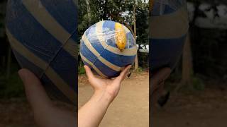 Tutorial tendangan pisang pake bola plastik 😅 bola futsal bolatiktok football skills [upl. by Dettmer]