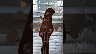 Sadowsky MetroExpress 5 Strings Fretless [upl. by Atenahs]