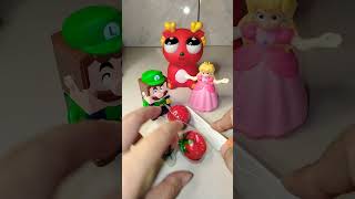 Luigi and Princess Peach Cutting Strawberry 🍓 shortsfeed princesspeach luigi funny shortsviral [upl. by Yelsiap]