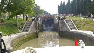 Les 9 ecluses sluisjes de Fonserane in het Canal du Midi [upl. by Nainatrad530]