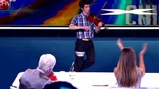 Ricardo Cifuentes y su gran performance con un violín  TALENTO CHILENO 2014 [upl. by Milli455]