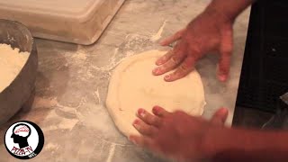 HOW TO STRETCH A PIZZA NEAPOLITAN STYLE [upl. by Noned690]