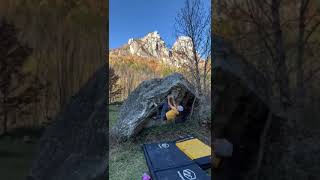 VAL DI MELLO nel PARADISO di GRANITO 😍😍😍 bouldering rockclimbing [upl. by Sordnaxela]