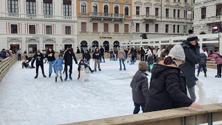 Pattinaggio sul ghiaccio grandi e piccini in pista a Trieste [upl. by Zere]