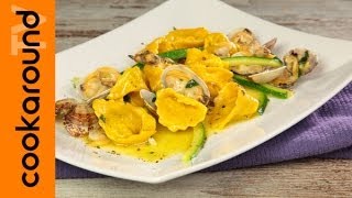 Ravioli di gamberi con vongole e zucchine [upl. by Adnohsek391]