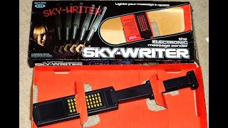 VINTAGE 1981 IDEAL SKY WRITER ELECTRONIC MESSAGE SENDER  LIGHTS YOUR MESSAGES IN SPACE MENSAJES [upl. by Adnilg]