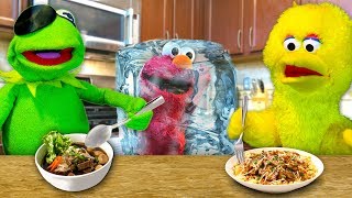 Kermits Kitchen COOK OFF EDITION Kermit the Frog VS Big Bird ft Frozen Elmo [upl. by Lovett185]