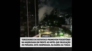 TORCEDORES DO BOTAFOGO SOLTAM FOGOS EM HOTEL DO PEÑAROL NA BARRA 🏨🎆 botafogo peñarol libertadores [upl. by Nnylakcaj]