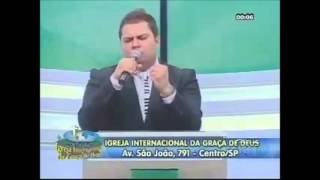 Pastor Fabiano Motta Ministrando um lindo louvor a Deus [upl. by Noryk]