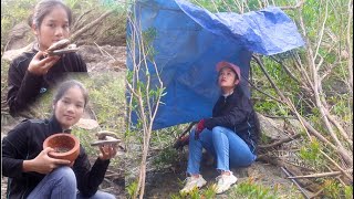 Camped by the river cut down submerged bamboo branches made fishing lines caught 3 fish and ate r [upl. by Germin166]