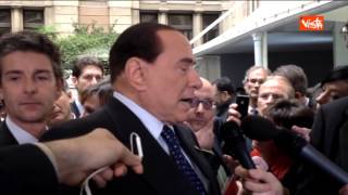 220413 BERLUSCONI GRILLINI BURATTINI IN MANO A UNO SQUILIBRATO  VISTATV AGENZIA [upl. by Grof]