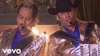 Los Tigres Del Norte  Ni Parientes Somos En Vivo [upl. by Ginsberg200]