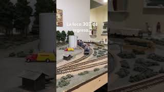 LOCOMOTORA de la Serie 303 de RENFE con vagones TRANSFESA tren ferrocarril estacion train [upl. by Ax22]