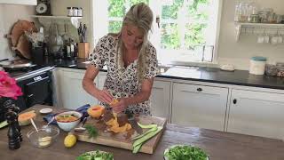 Sandra Ysbrandy maakt een heerlijke zomersalade [upl. by Ariahs]