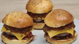 Nouvelle recette de hamburger aux oignons caramélisés ✔ [upl. by Kobe35]