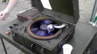 Phonographe US WWII [upl. by Ssidnac]