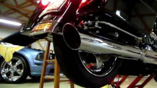 DampD FatCat 21 on 07 Harley Davidson Ultra [upl. by Tyrus]