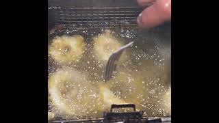 Deep Fat Frying Onion Rings cookingsoundsfriedfoodshortscookingfryingonionringsdrooling [upl. by Tingley]