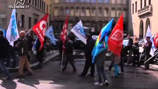 Sea Handling protesta alla Prefettura di Milano  TGN 29052013 [upl. by Hayyikaz]