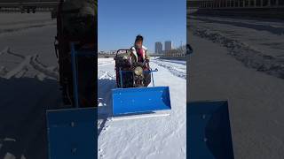 Rickshaw removing snow from the road🥶shorts viralvideo [upl. by Canter819]