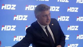 Premijer Plenković razmještao mikrofone kako bi objasnio nadležnosti DORHa i EPPOa [upl. by Abita]