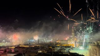 Capodanno i fuochi d’artificio illuminano il cielo su Bari Vecchia [upl. by Esyla]