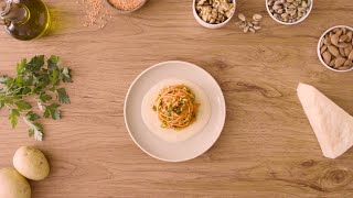 Barilla  Spaghetti από κόκκινες φακές με Pesto ξηρών καρπών και κρέμα πατάτας [upl. by Nadirehs207]