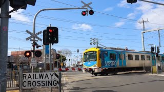 Highett Road Highett Vic  LXRA Railway Crossing [upl. by Sualocin]