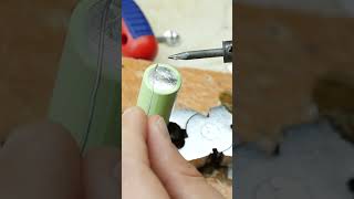 How to solder 18650 LiIon batteries [upl. by Iccir]