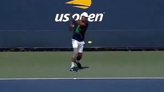 Ovo je trenutak kad je Novak Đoković prekinuo trening pred US Open Opet je tu i steznik na kolenu [upl. by Nauqyaj]