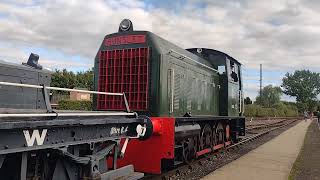 here is green hunslet dl26 moving 6697 and 4079 pendennis castle back into the engine shed [upl. by Haroppiz411]