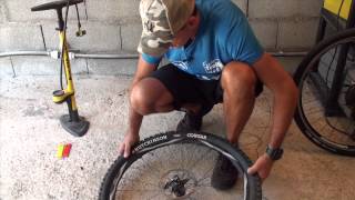 Démontage pneu vtt tubeless  080 [upl. by Ocire]