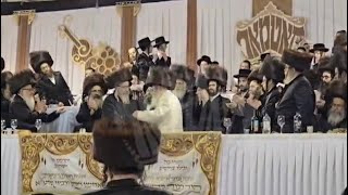 Satmar Rebbe R’ Zalmen Leib Dances With Viznitz Williamsburg Rebbe At The Wedding Of His Grandchild [upl. by Occer828]