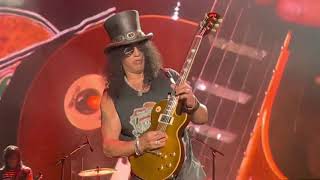 Slash guitar solo Wrigley Field Sept 16 2021 [upl. by Lalad623]