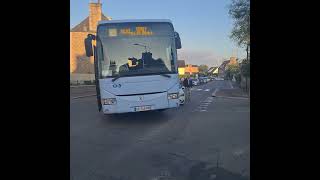 A SaintHilaireduHarcouët une voiture coincée sous un autocar alors quil tournait [upl. by Sabine794]