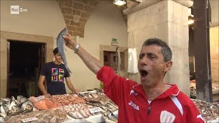 Molfetta al mercato del pesce  Sereno Variabile Estate 08092018 [upl. by Notsud]