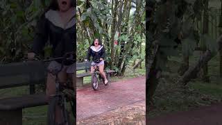 La bici 🚲 sorpresa 🎉 que te sube al cielo ☁️ broma de humor ❤️😂 funny video comedy tiktok [upl. by Rusert]