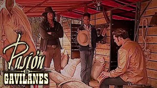 Pasion de Gavilanes  Juan y Franco se burlan de Oscar por su aventura con Leandro [upl. by Airla]