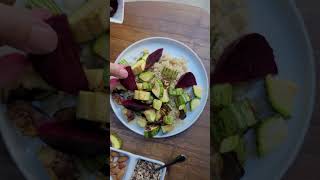 Receta Ensalada de Quinoa Remolacha Zucchini [upl. by Gibe78]