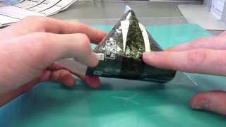 How to Open an Onigiri おにぎりの開け方 [upl. by Sailesh]