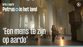 Lied 538 Een mens te zijn op aarde  Petrus in het land  KRONCRV [upl. by Hike]