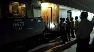 Nizamudin Tiruvantpuram Rajdhani Express Engine Change at vadodara [upl. by Ila272]