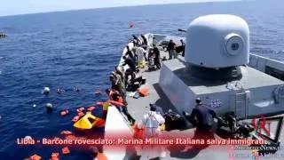 Libia  Barcone rovesciato Marina Militare Italiana salva immigrati [upl. by Pastelki]