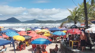 Praia grande lotada em Ubatuba SP 25 de janeiro 2024 não tem espaço nos quiosques [upl. by Marteena962]